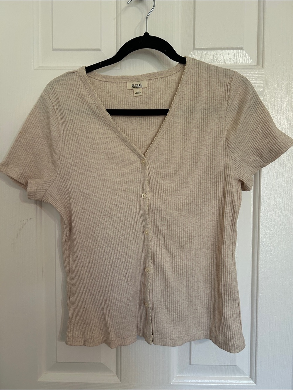 Anna Short-Sleeve Ribbed Button-Front Top in Beige